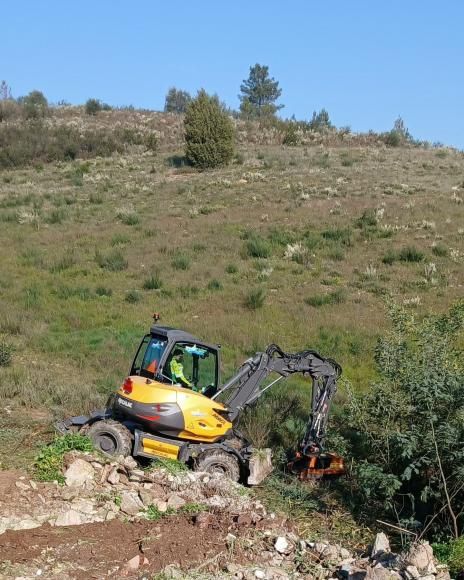 Vale de Madeiro recebe limpeza de areas amplas 