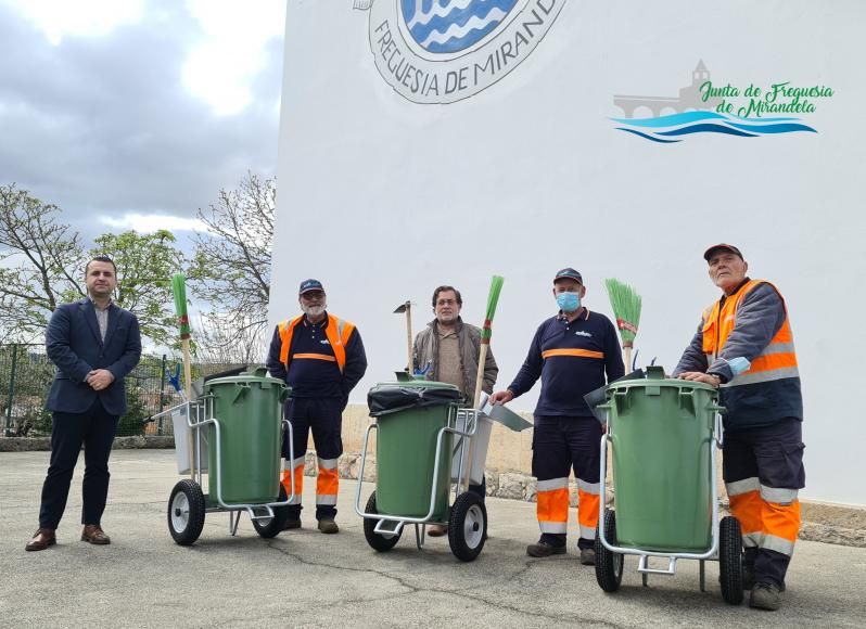 Entrega de novos equipamentos de limpeza urbana