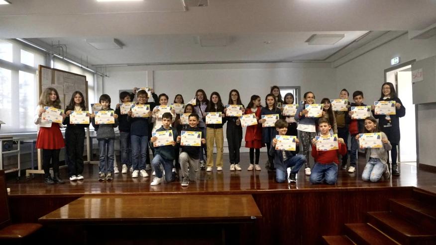 A Junta de Freguesia de Mirandela teve a honra de atribuir o diploma de mérito escolar aos alunos do 4° ano do Ensino Básico