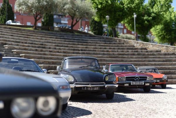Encontro de clássicos | A cidade jardim recebeu, no dia de hoje, o encontro de automóveis clássicos organizado pela Moto clube de Mirandela e com o apoio da Junta de Freguesia de Mirandela.