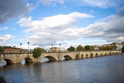 Ponte Velha ou Ponte sobre o Tua